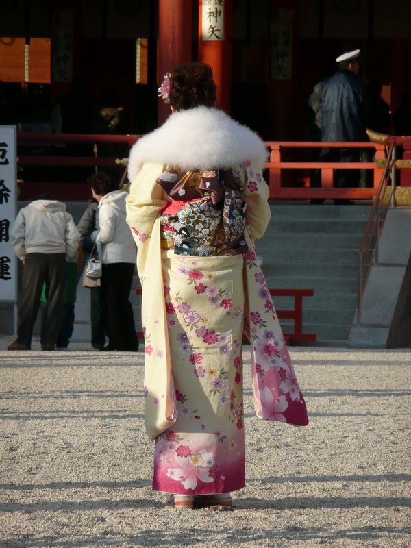In the first three days of January, during Oshogatsu, you will see many women and children dressed in colorful kimono at major Shinto shrines