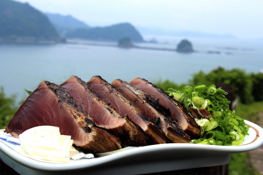 Kochi Prefecture's signature cuisine dish: Katsuo no tataki skipjack tuna.