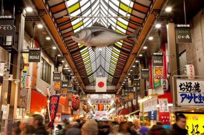 Our private Osaka tours take you to where the Japanese shop and work