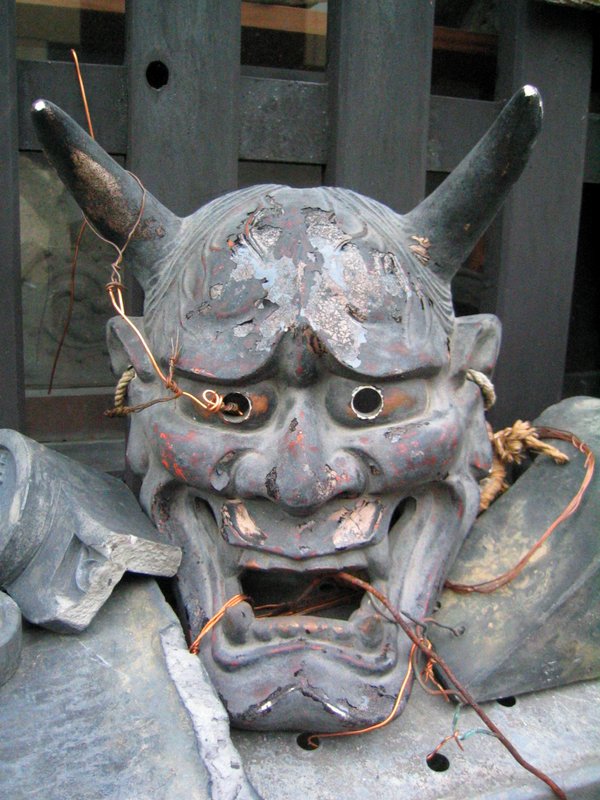 Ceramic oni devil protection roof tile craft example