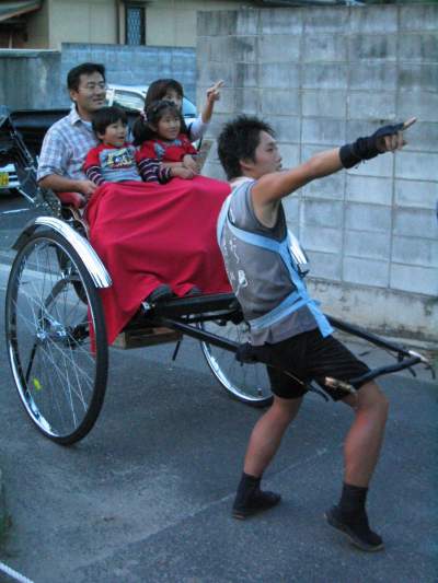 Japanese and foreign tourists love the guided experience provided by Kyoto's genki energetic rickshaw drivers.